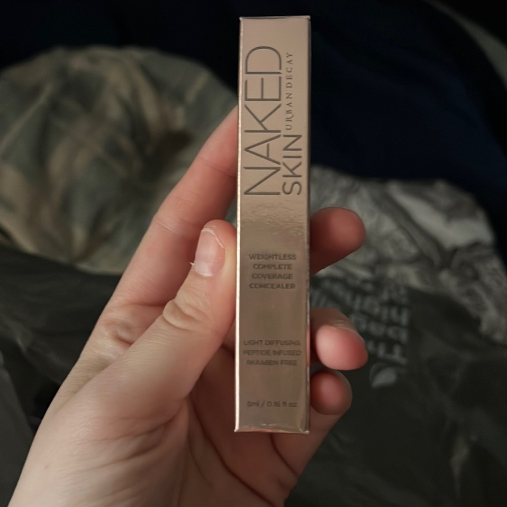 UD  concealer - Medium Neutral